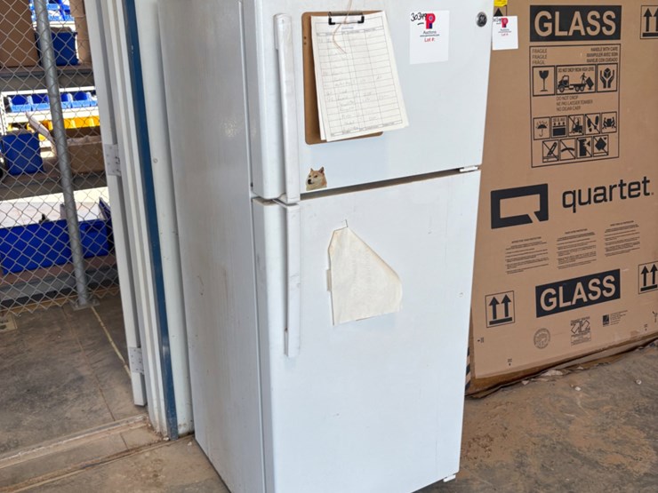 general-electric-refrigerator-w/-reagent-tubes-image-1