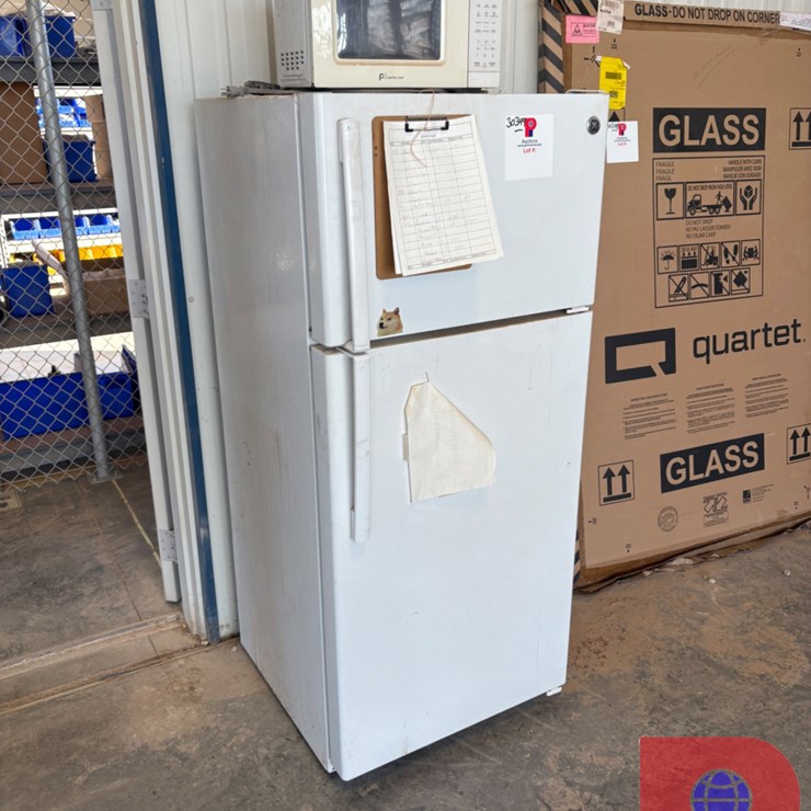 GENERAL ELECTRIC REFRIGERATOR W/ REAGENT TUBES