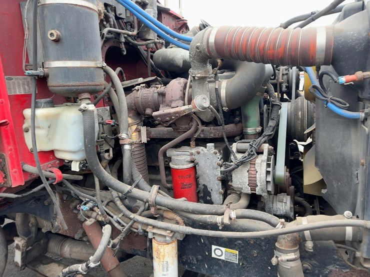 2005-peterbilt-335-image-10