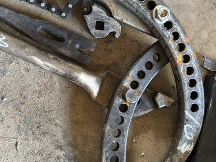 #163-•-spanner-wrenches,-chain-pipe-wrench-image-3