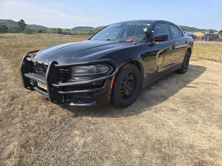 #1235-•-2019-dodge-charger-awd-car-image-1