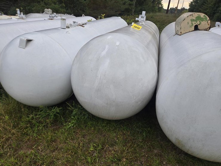 #2840-•-1000-gallon-lp-tank-image-1