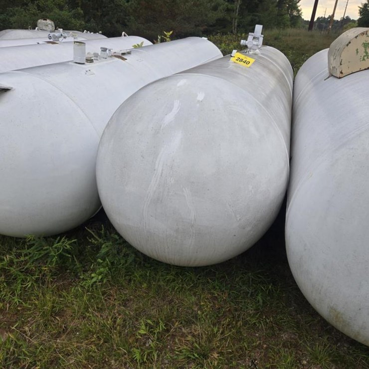 #2840 • 1000 Gallon LP Tank