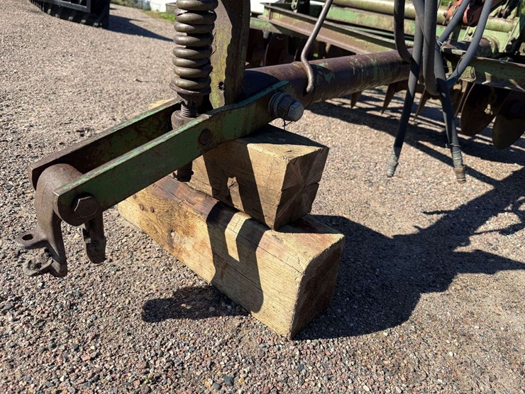 john-deere-12-image-10