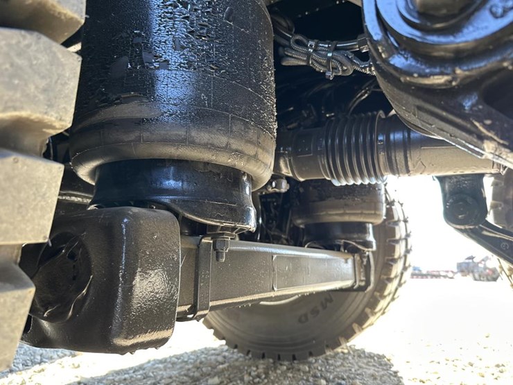 2025-kenworth-t880-image-82