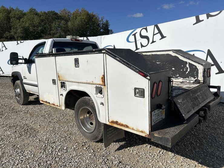 2005-chevrolet-3500-image-3