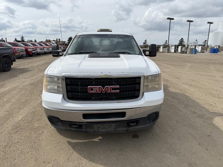 2011-gmc-2500hd-image-3
