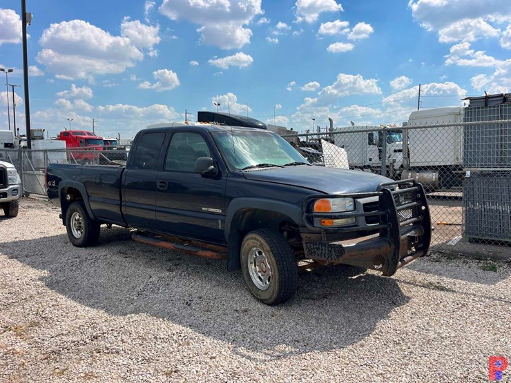 2005-gmc-sierra-3500-image-1