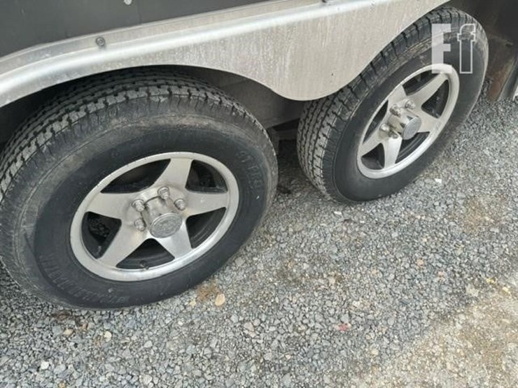 2011-custom-trailer-image-3