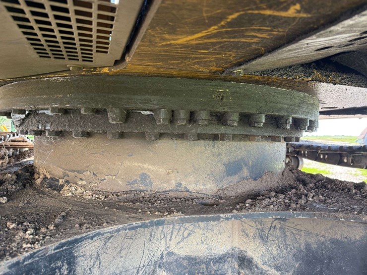 deere-225d-lc-image-36