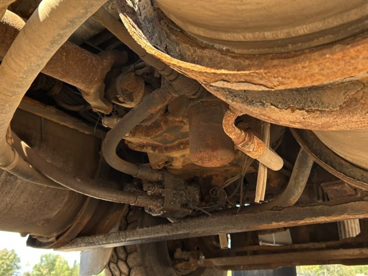#1751-•-western-star-tri-axle-day-cab-truck-tractor-image-33