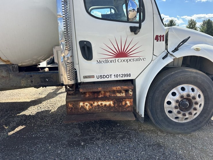 #1811-•-2012-freightliner-m2-tanker-truck-image-24