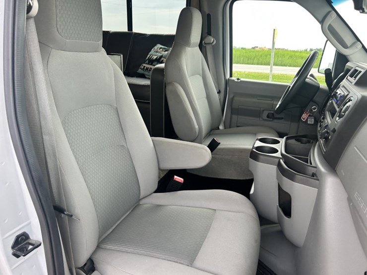 2021-ford-e450-image-49