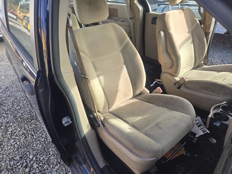2014-dodge-grand-caravan-image-29