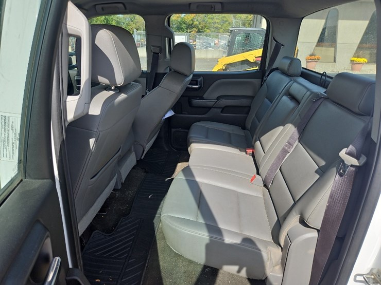 2017-chevrolet-3500hd-image-15