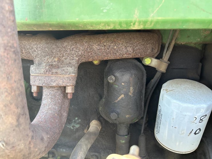 #5217-•-oliver-tractor-w/-loader-image-31