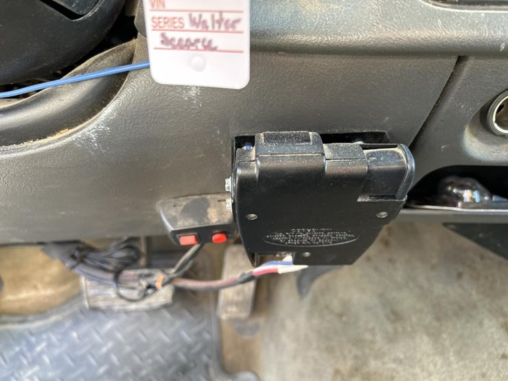 2005-gmc-2500-image-56