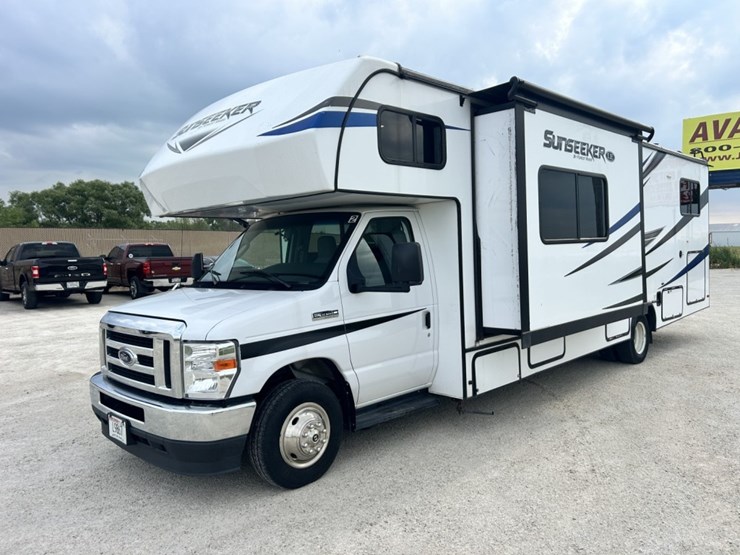 2021-ford-e450-image-1