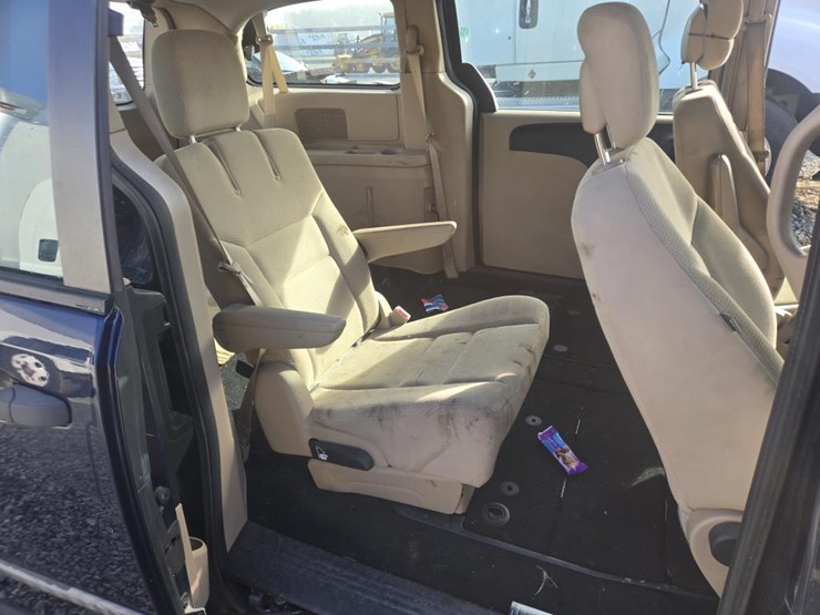 2014-dodge-grand-caravan-image-26