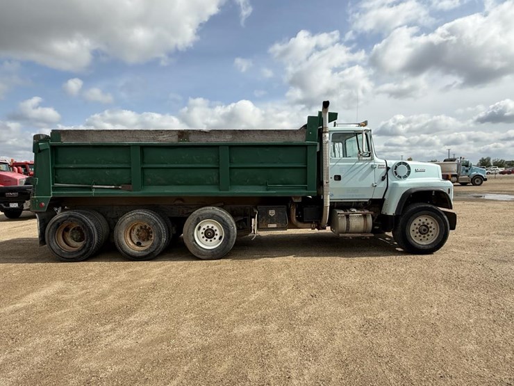 1995-ford-l9000-image-5