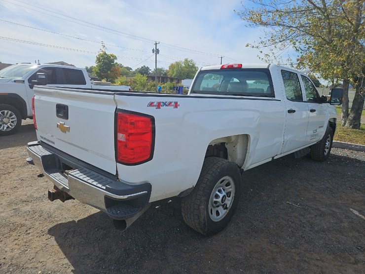 2017-chevrolet-3500hd-image-5