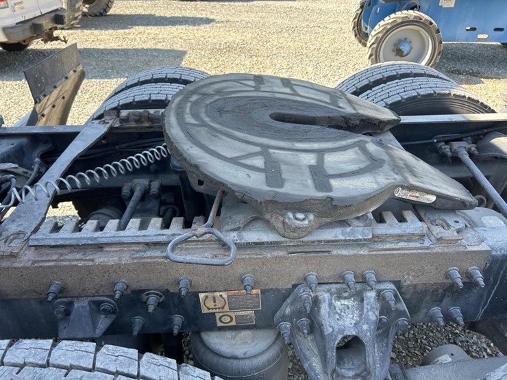 2019-peterbilt-579-image-18