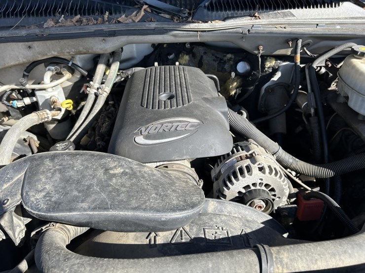 2005-gmc-2500-image-36