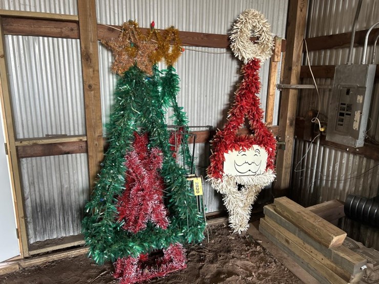 #2820-•-(4)-piece-christmas-decoration-set-image-1