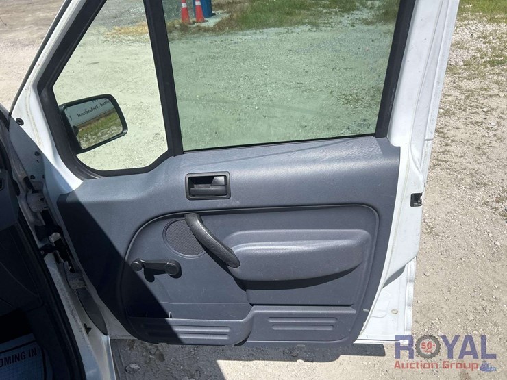2010-ford-transit-connect-image-25
