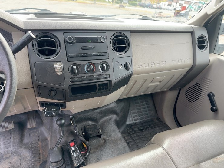 2009-ford-f250-xl-image-23