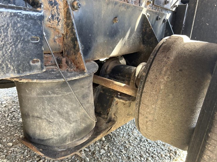 1995-mack-dm690s-image-35