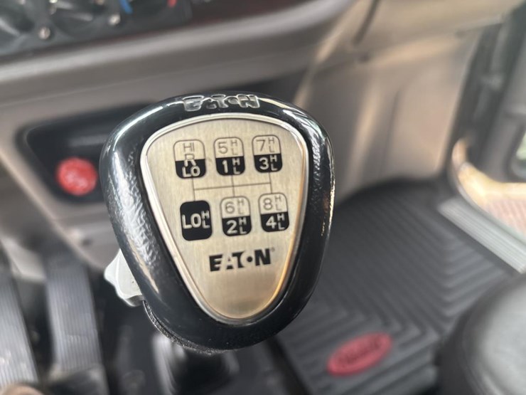 2020-peterbilt-389-image-36
