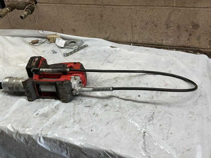 #113-•-milwaukee-grease-gun-image-2