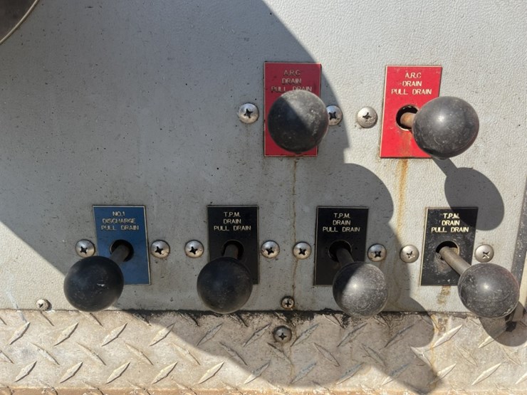 1996-freightliner-fl80-image-51