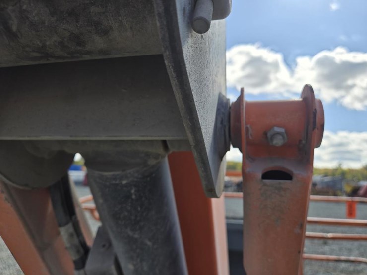 2015-jlg-600aj-image-24