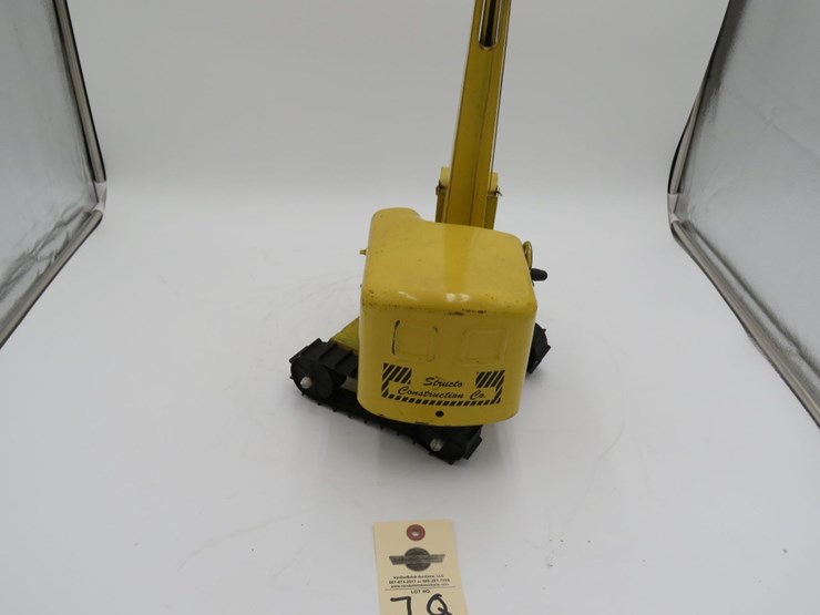 1950's-doepke-model-toy-crane-and-structo-cement-mixer-image-2