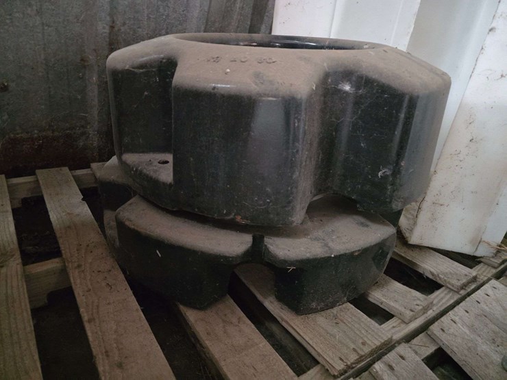 (2)-inside-and-outside-rear-wheel-weight-set-for-case-ih-mfwd-tractor,-(2)-1000lb-weights-and-(2)-50-image-8