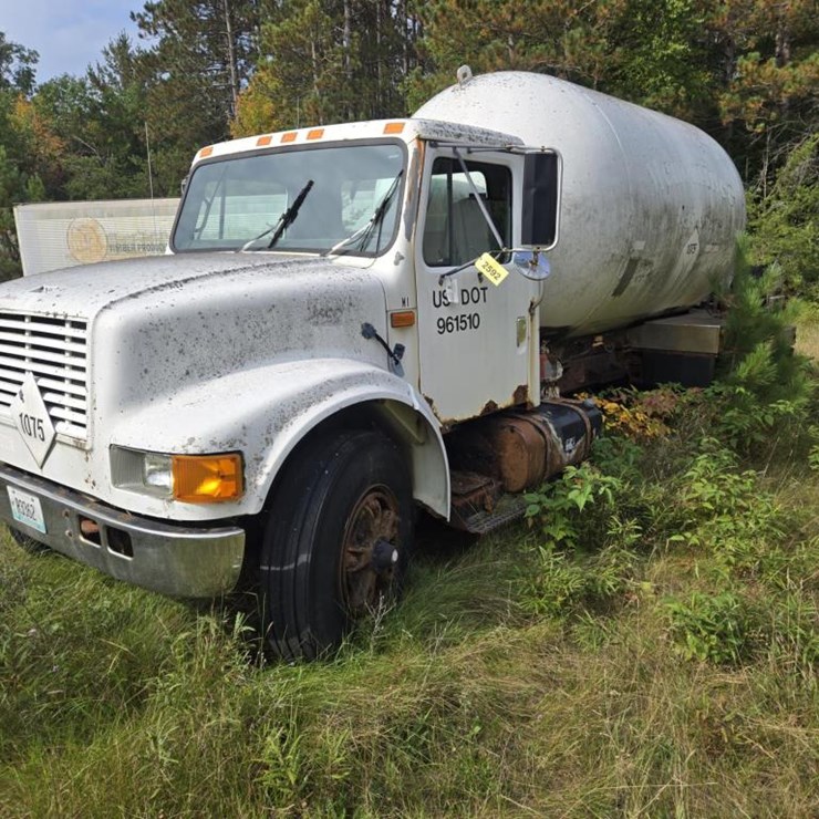 #2592 • Propane Truck