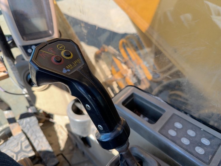 2004-caterpillar-320cl-hydraulic-drill-rig-image-40