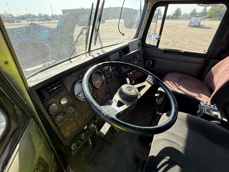 2015-kenworth-t800-image-81