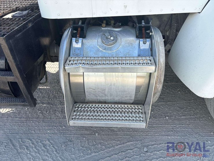 2015-peterbilt-337-image-37