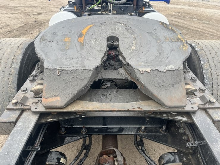 2020-kenworth-t680-image-36