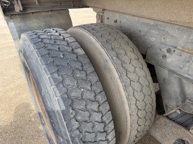 1995-ford-l9000-image-33