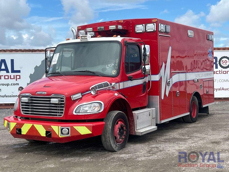 2016-freightliner-m2-106-braun-ambulance-image-1