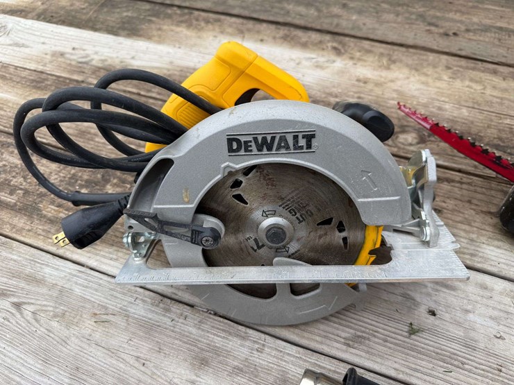dewalt-7-¼”-circular-saw,-dewalt-reciprocating-saw-and-seekone-heat-gun-image-3