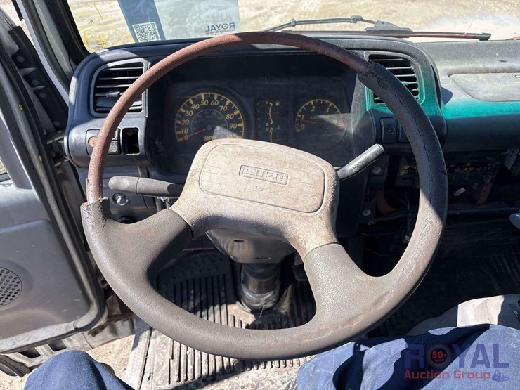 2006-isuzu-npr-image-11