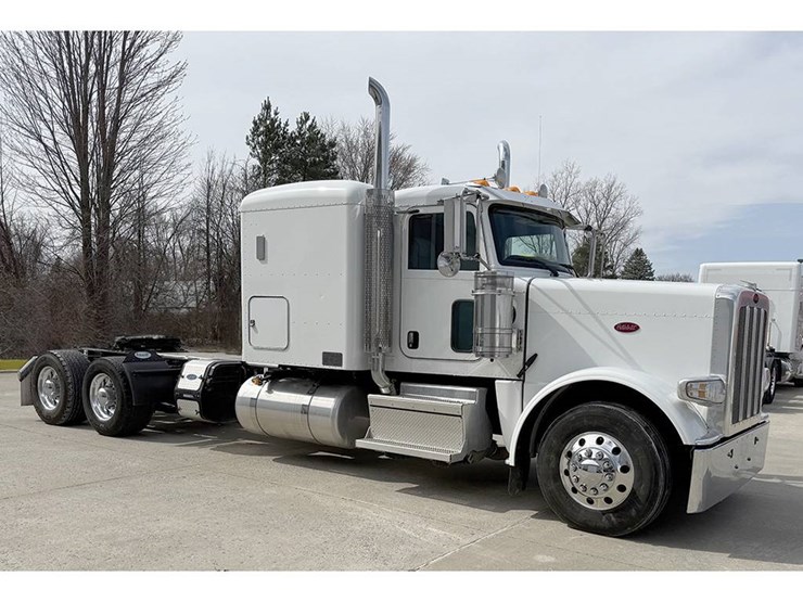 2023-peterbilt-389-image-1