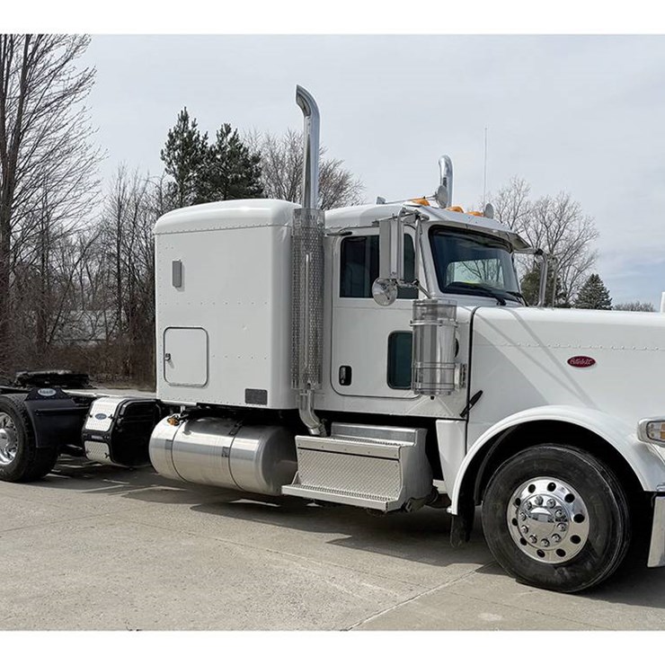 2023 PETERBILT 389