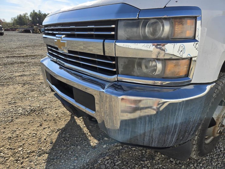 2015-chevrolet-3500-image-10
