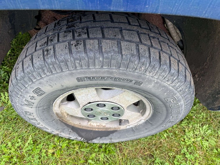 2003-chevrolet-extended-cab-pickup-with-topper,-4x4,-261,233-miles,-v8,-automatic-transmission,-per-image-14